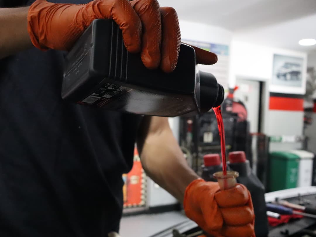 Cambio de aceite de transmisión para vehículos en Medellín