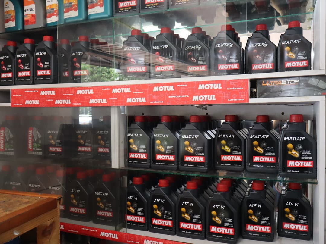 Aceites premium sintéticos Motul y Repsol en Medellín
