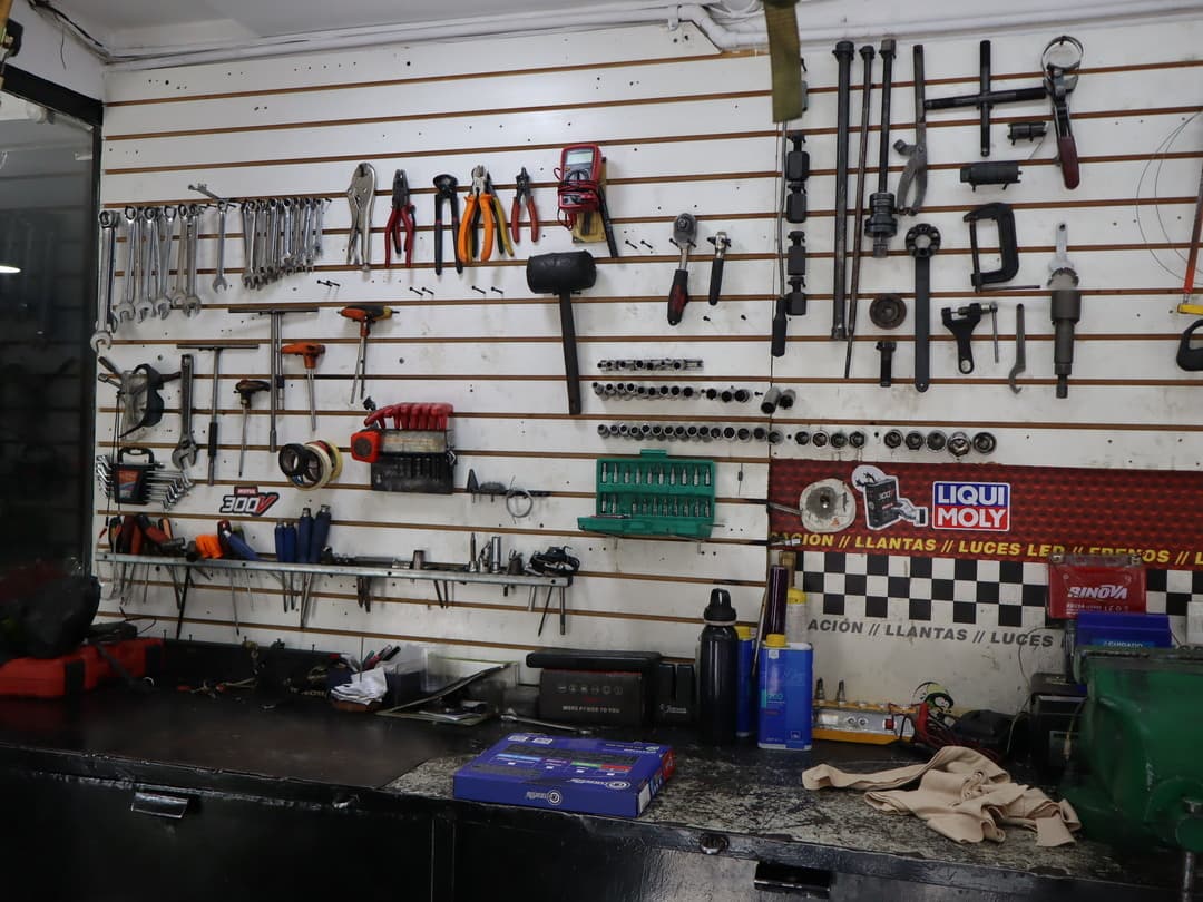 Herramientas profesionales de mecánica de precisión en Medellín