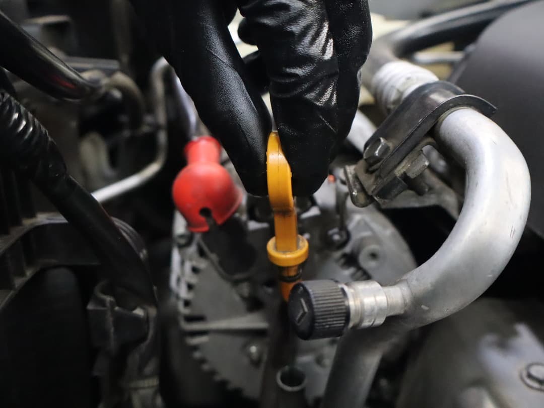 Control de nivel de aceite y lubricación de motor